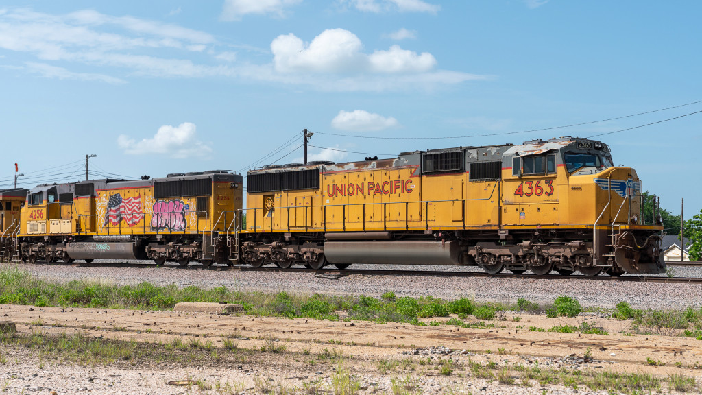 SD70Ms Still Workin for the Onion Pacific